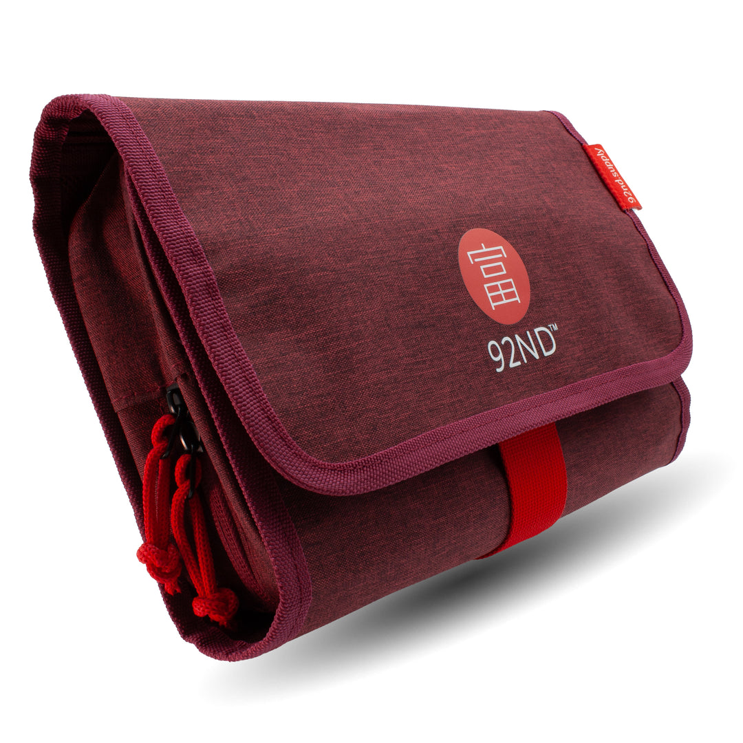 Ophangbare toilettas Washroll Rood -overzichtelijk voor mannen en vrouwen.