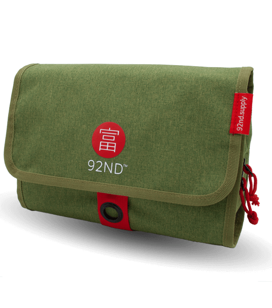 Green Hanging Toiletry Bag. Unisex for men and women.