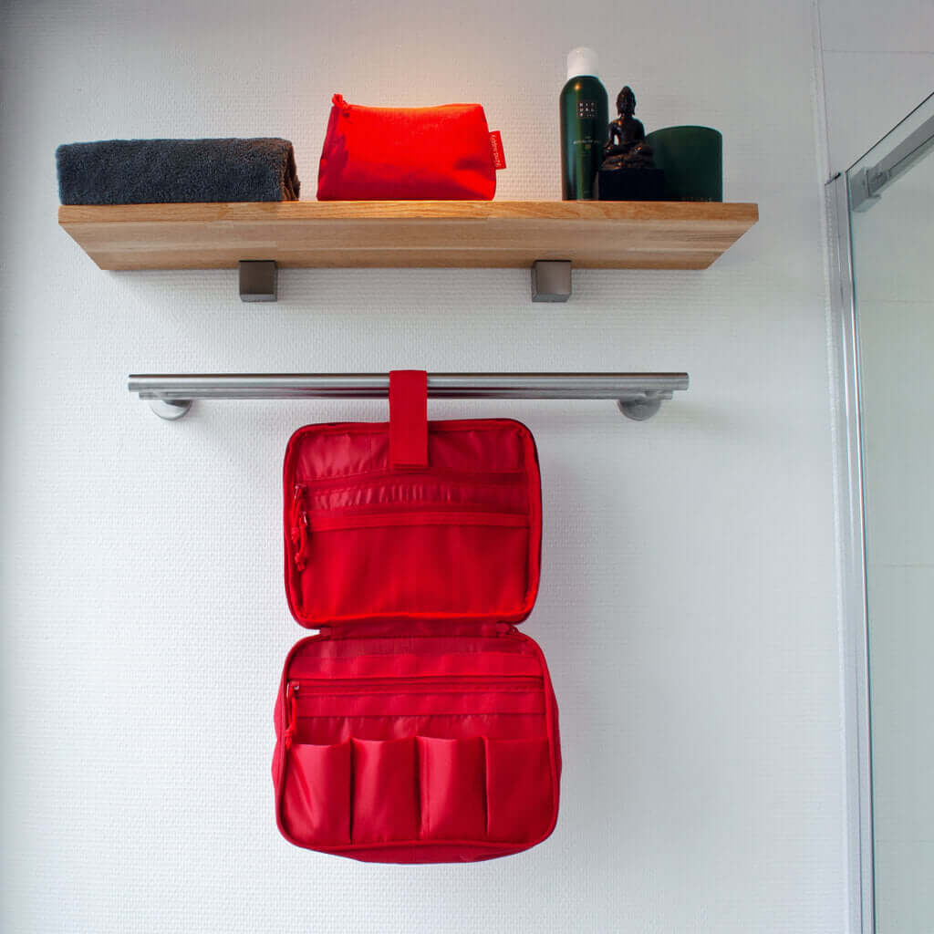 Red toiletry bag with makeup pouch, for women. Plenty of space and compartments. Easy to hang on a rod or hook.