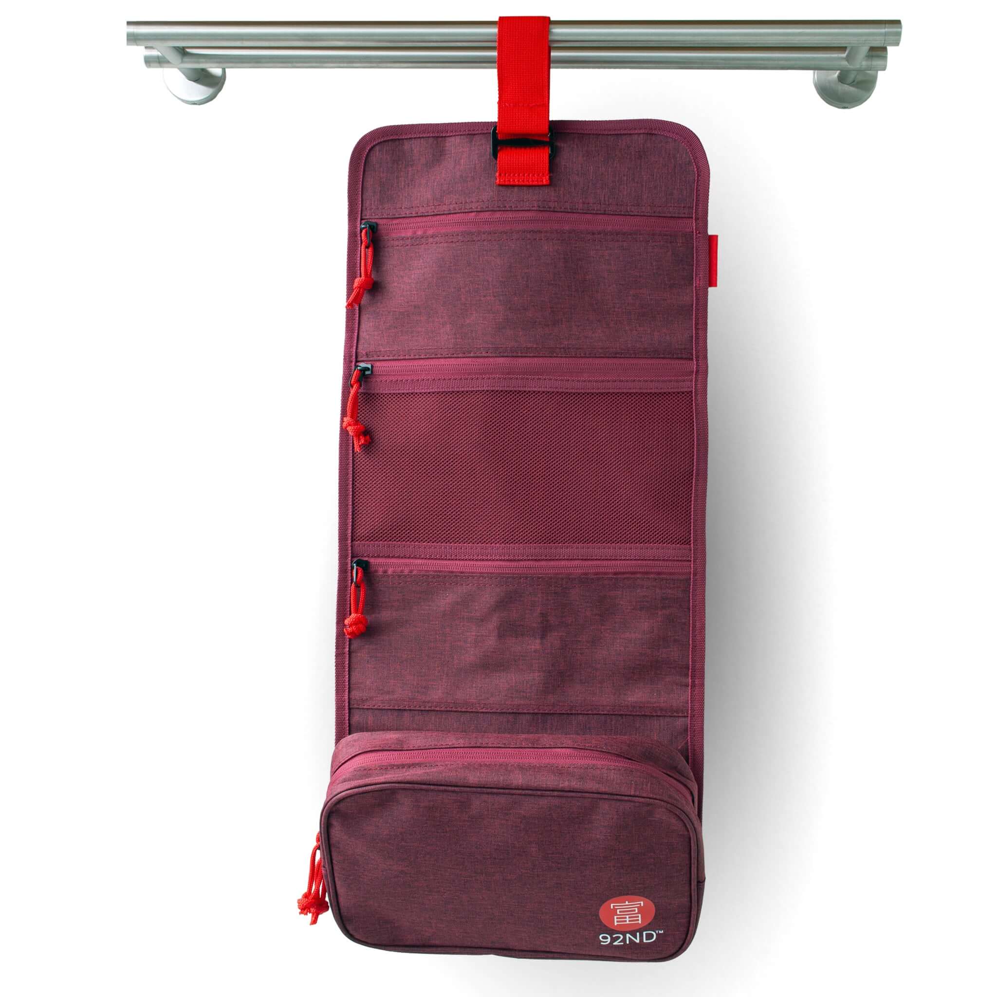 Hanging toiletry bag Washroll red – hanging organiser with multiple compartments and red accents.